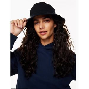 Aritzia banded bucket hat